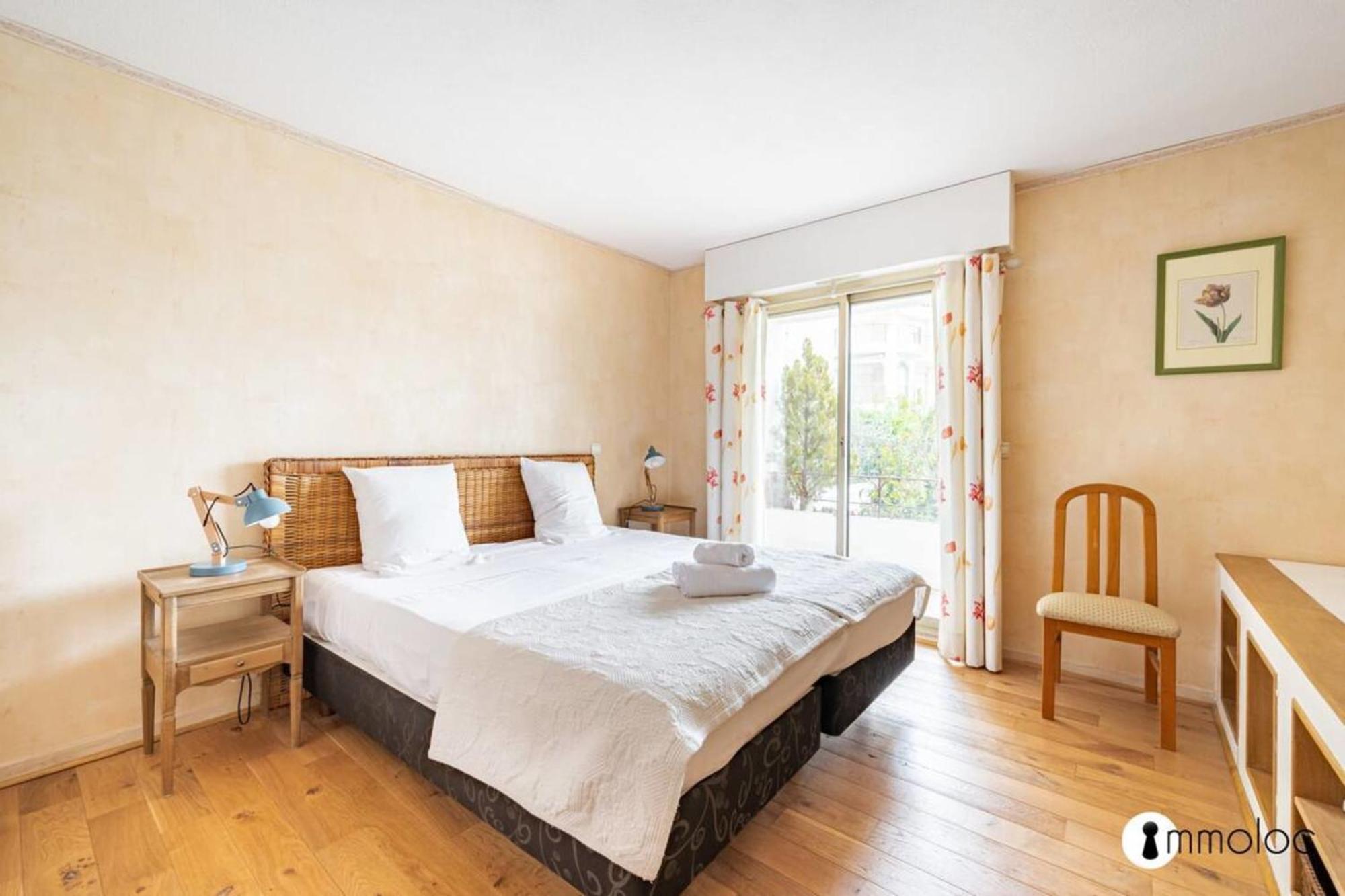 Spacious Apartment With Pool Located In The Marina Of Mandelieu Kültér fotó